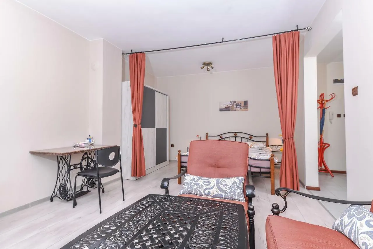 Visit Sofia | Macedonia Square Central Apartment 0*,  بلغاريا