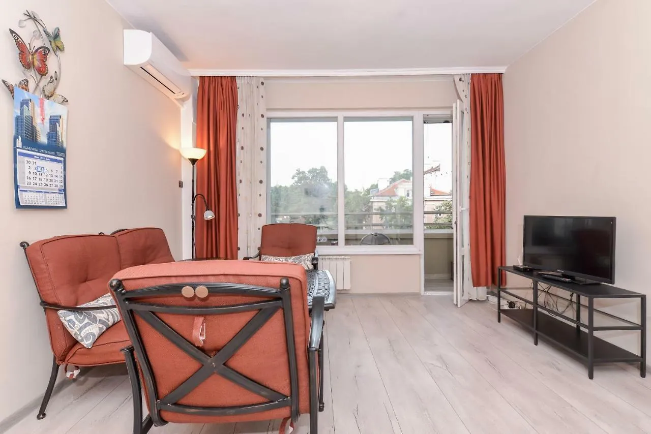 Visit Sofia | Macedonia Square Central Apartment