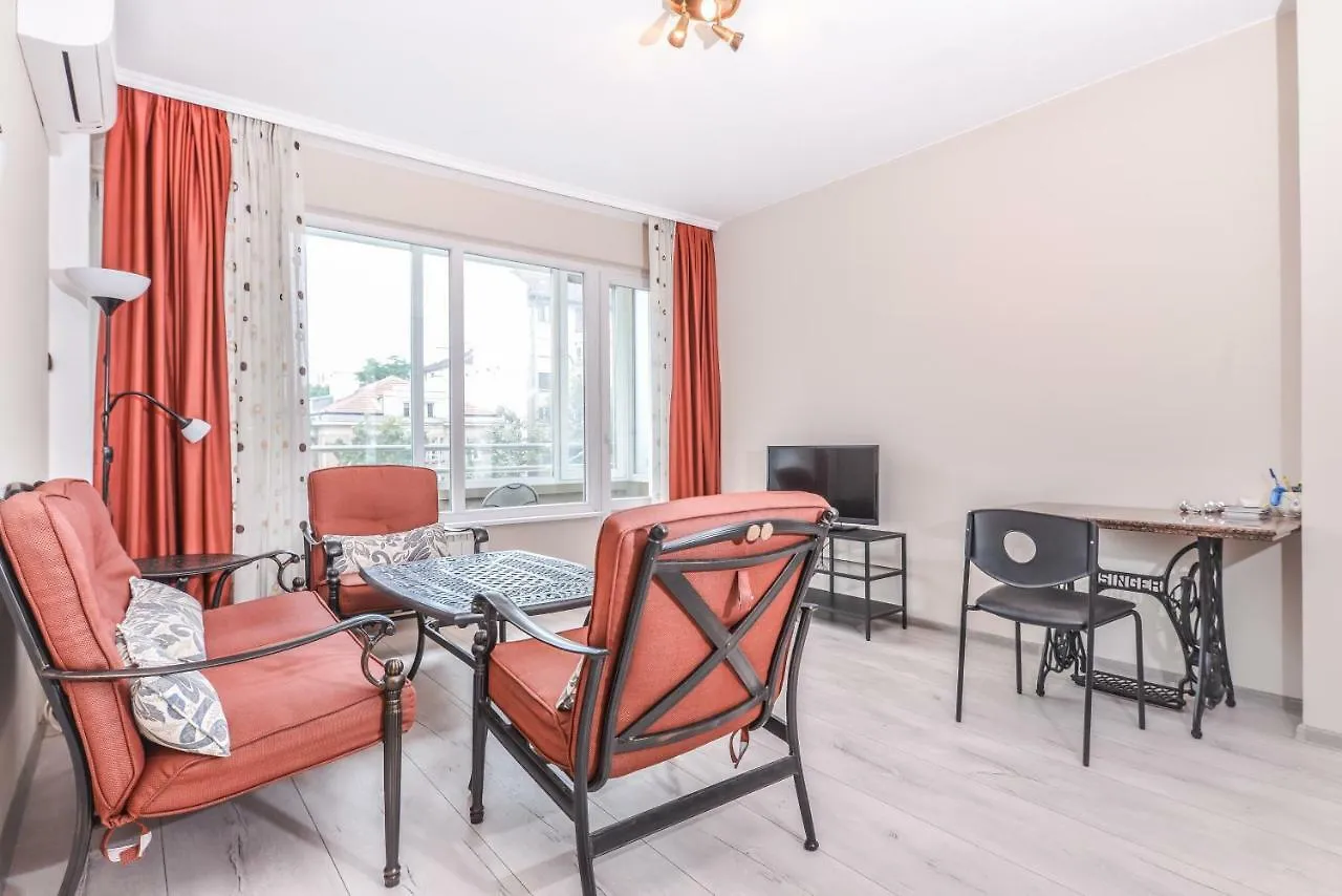 Visit Sofia | Macedonia Square Central Apartment 불가리아